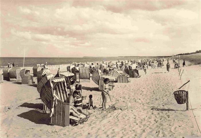 Karlshagen Carlshagen Usedom Mecklenburg-Vorpommern Strand Strandkoerbe Badegaes