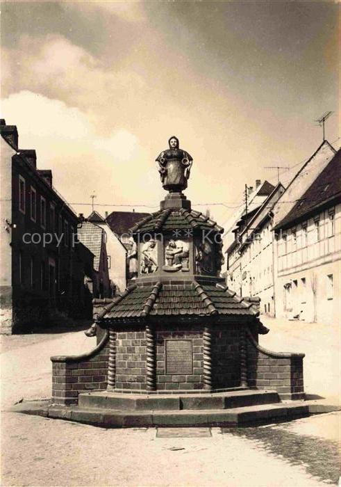 Kohren-Sahlis Leipzig Sachsen Toepferbrunnen Brunnen Markt Fachwerkhaus Figur De