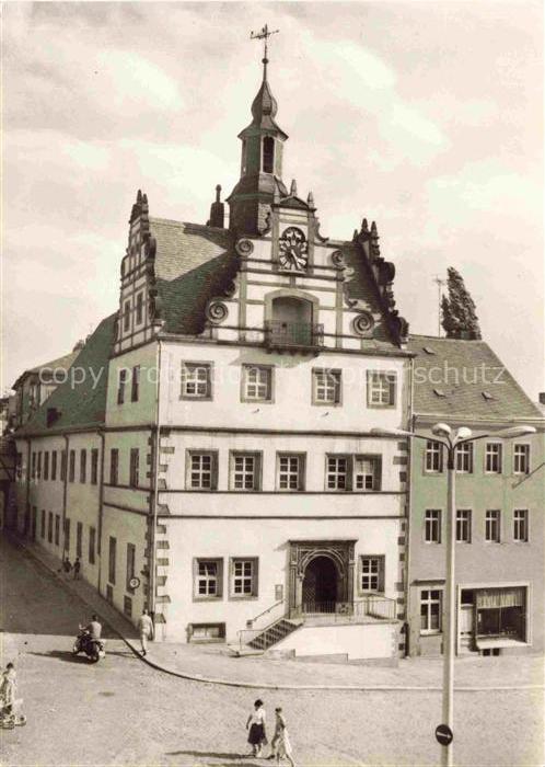 Colditz Sachsen Rathaus Marktplatz Renaissance-Giebel Turm Uhr Passanten