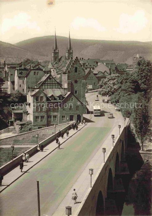 Saalfeld Saale Thueringen Bruecke Stadtansicht Kirche Fachwerkhaus Bus Passanten