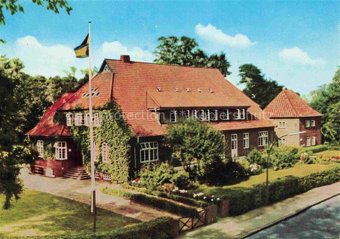 Stade Elbe Niedersachsen Jugendherberge Backsteingebaeude Fachwerkgebaeude Flag