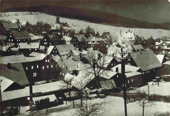 Seiffen Erzgebirge Kirchturm Holzhaeuser Schnee Winteransicht Erzgebirge Spielze