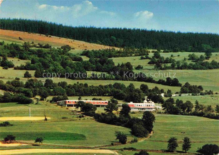Hilders Rhoen Jugendherberge Rhoen Landschaft Wiesen Wald Huegel Fliegeraufnahme