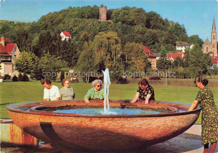 Bad Soden-Salmuenster Hessen Koenig-Heinrich-Brunnen Brunnen Fontaene Kurgaeste