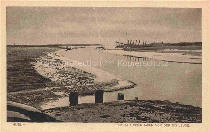 HUSUM  Nordfriesland Norsee Schleswig-Holstein Aussenhafen Schleuse Ebbe Wattenm