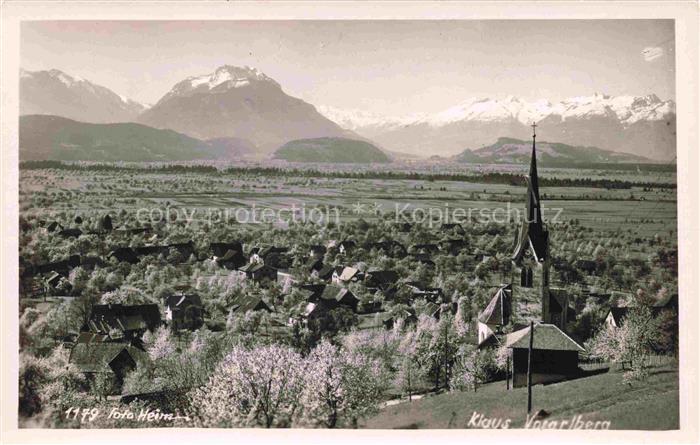 Klaus Vorarlberg AT Kirche Dorfpanorama Berge Alpen Rheintal Felder Obstgaerten