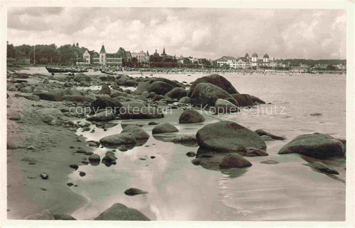 BINZ Ruegen Ostseebad Blick-auf-Binz Ostsee Felsen Strand Villen Badegaeste