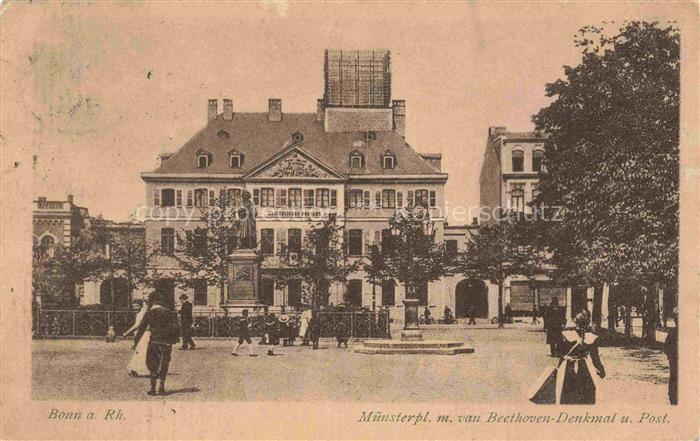 BONN Rhein Muensterplatz Beethoven-Denkmal Kaiserliches-Postamt Platz Passanten