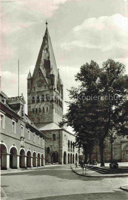 Soest DE NRW Rathaus Patroklidom Kirche Platz Romanisch Turm Baeume Westfalen