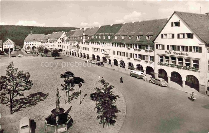 FREUDENSTADT BW Marktplatz Café-Rebstock Brunnen Schwarzwald Arkaden Autos Kopfs