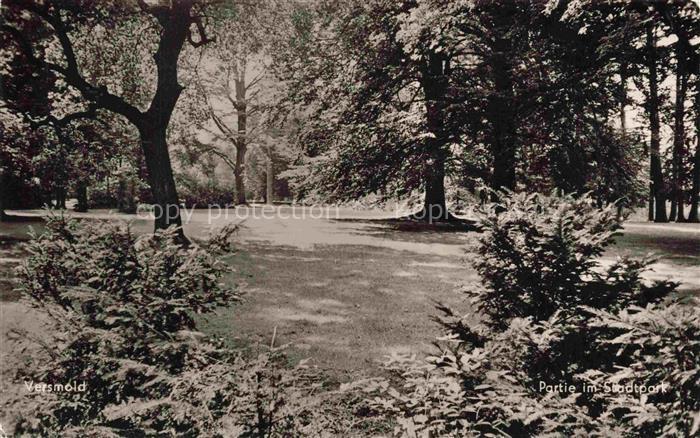 Versmold Guetersloh NRW Stadtpark Baeume Rasen Weg Nadelbaeume Laubbaeume