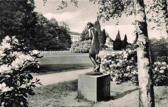 BAD WILDUNGEN Hessen Kurpark Bronzestatue Skulptur Rhododendron Baeume Parkweg V