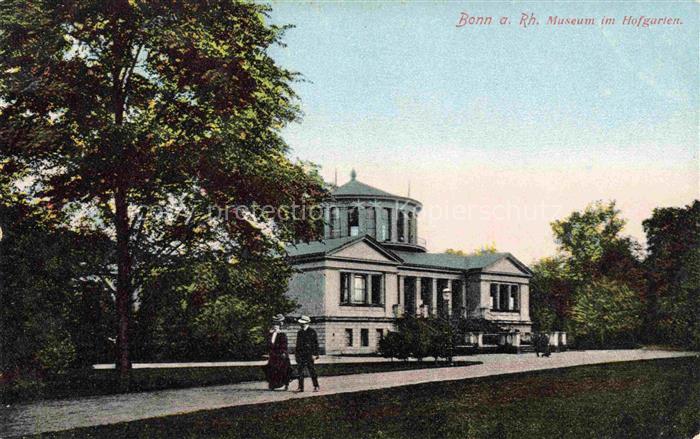 BONN Rhein Museum Hofgarten Spaziergaenger Park Baeume Klassizismus