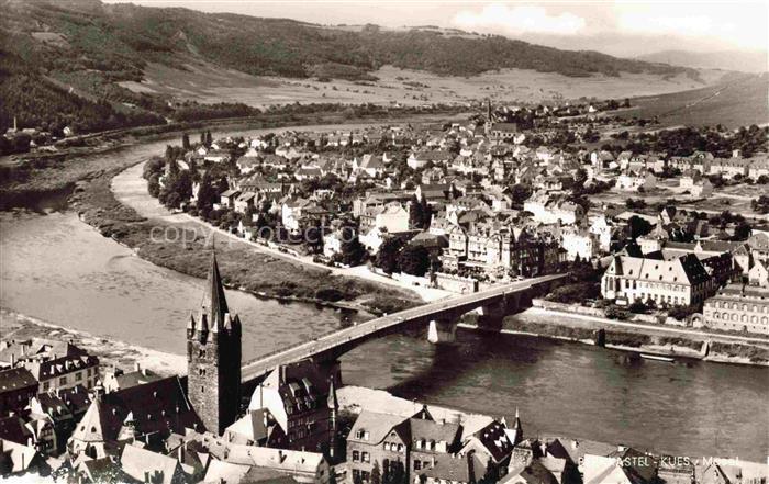 BERNKASTEL-KUES Berncastel Rheinland-Pfalz Mosel Bruecke Kirche Altstadt Luftbil