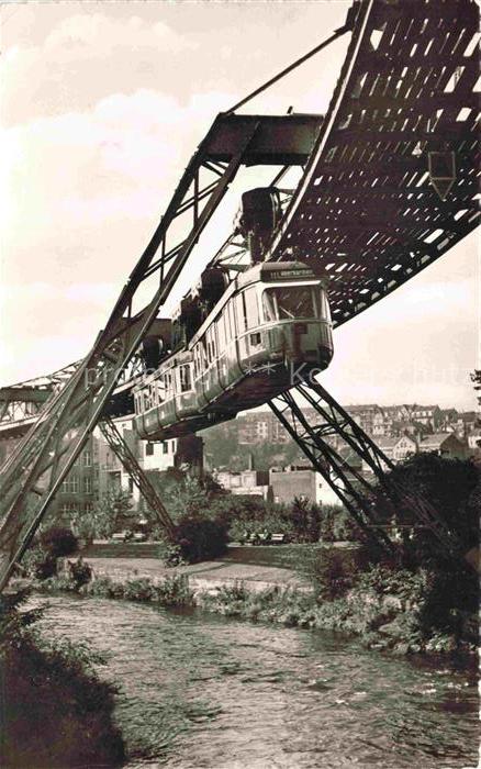 WUPPERTAL NRW Schwebebahn Rathausbruecke Wupper Haengebahn Bruecke Stadtansicht