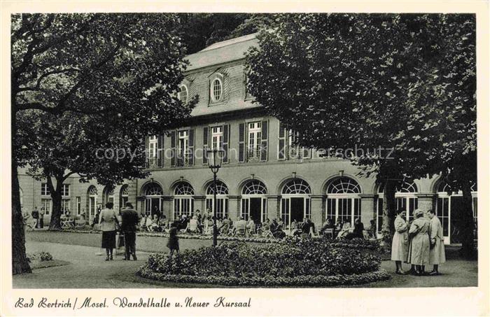Bad Bertrich Rheinland-Pfalz Wandelhalle Kursaal Kurpark Kurgaeste Baeume Rosenb