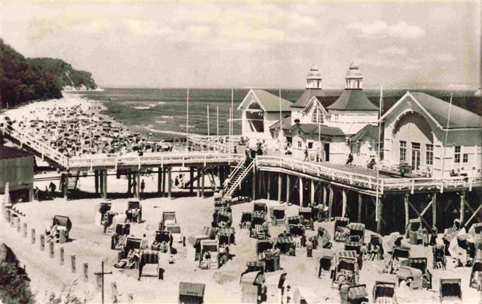 Seedorf Sellin Seebruecke Strandkoerbe Strand Ostsee Badegaeste Pier Ruegen