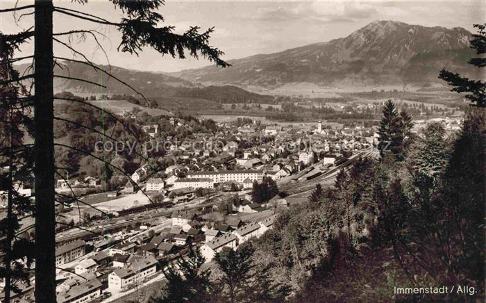 Immenstadt Allgaeu Bayern Allgaeu Gruenten Panorama Kirche Daecher Bahnhof Berge