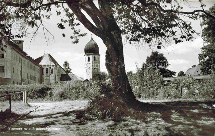 Frauenchiemsee Insel Bayern Klosterkirche Frauenwoerth Zwiebelturm Kloster Chiem