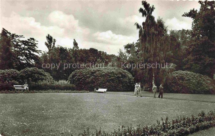 BAD ZWISCHENAHN Ammerland Niedersachsen Strandpark Park Rasen Baeume Spaziergaen