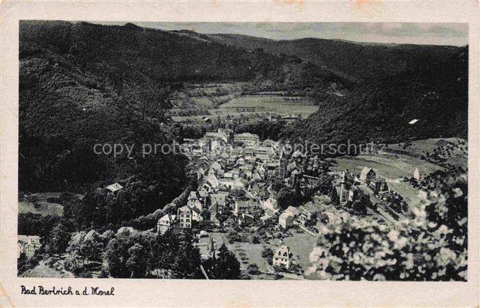 Bad Bertrich Rheinland-Pfalz Mosel Tal Stadtansicht Berge Wald Haeuser Kurort Vo