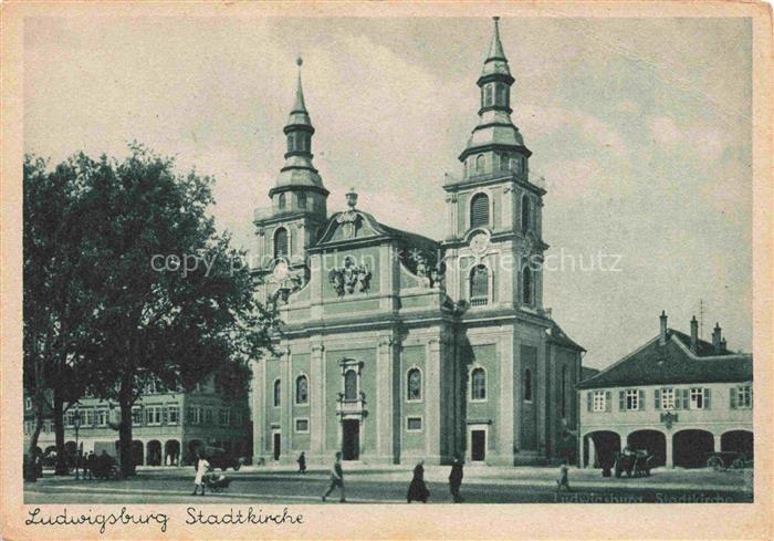 LUDWIGSBURG  BW Stadtkirche Kirchenplatz Doppelturm Barock Passanten Marktplatz