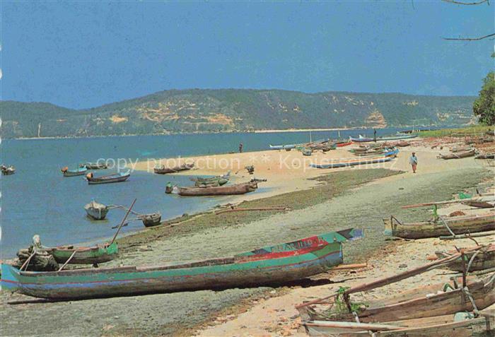 Lombok Indonesia Fischerboote Strand Pantai-Gerupak Kuta-Beach Meer Berge Kueste
