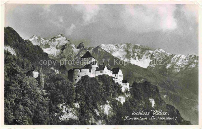 Vaduz Liechtenstein FL Schloss-Vaduz Fuerstentum-Liechtenstein Burg Berge Felsen
