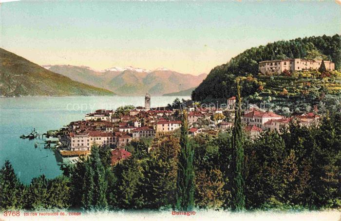 Bellagio Lago di Como IT Lago-di-Como Halbinsel Ortschaft Kirche Zypresse Berge