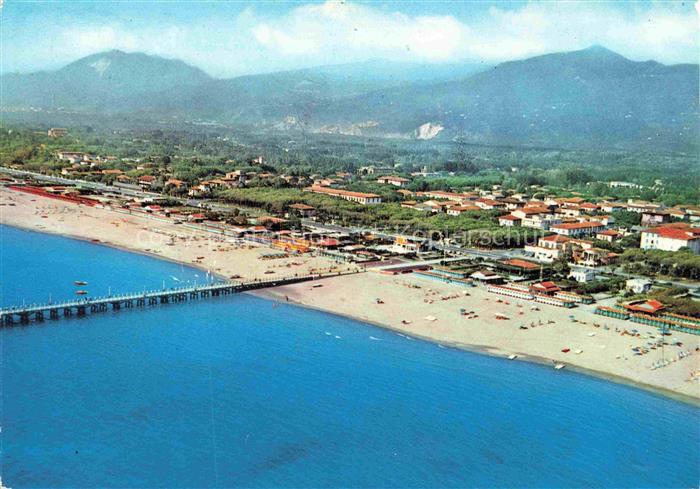 Forte dei Marmi Lucca Toscana IT Strand Pier Kuste Luftbild Bergpanorama Badegas