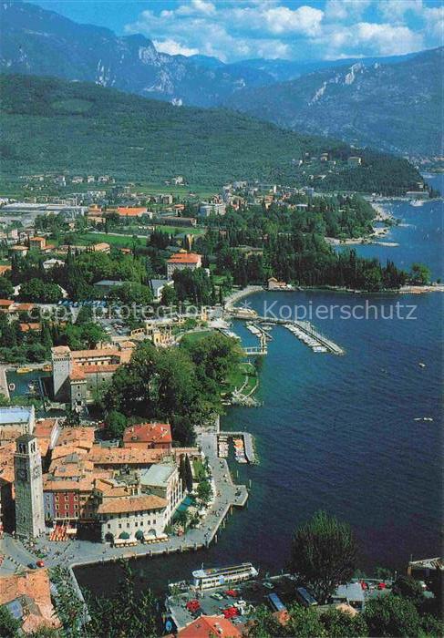 Riva  del Garda Riva sul Garda IT Gardasee Hafen Rocca Luftaufnahme Berge Altsta