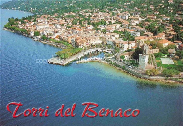 Torri del Benaco Garda Verona IT Gardasee Hafen Scaligero-Turm Luftaufnahme Orts