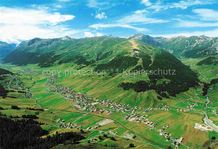 Livigno Sondrio Lombardia IT Livigno Tal Berge Wiesen Dorf Panorama Spoelltal