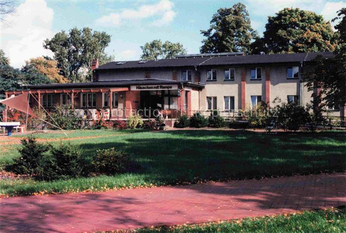 POTSDAM CITY Freizeitheim Hermannswerder Gebaeude Garten Baeume Haeuschen-mit-Ra