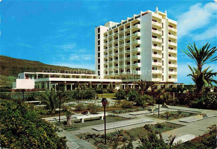 Fuerteventura Hotel-Jandia Hotelgebaeude Garten Palmen Hochhaus Blumenbeete Kana