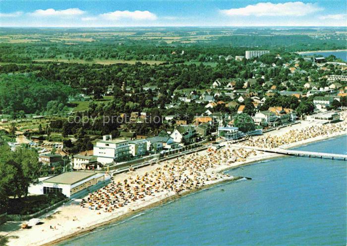 NIENDORF Ostseebad Timmendorferstrand Strand Liegestuehle Promenade Strandkoerb