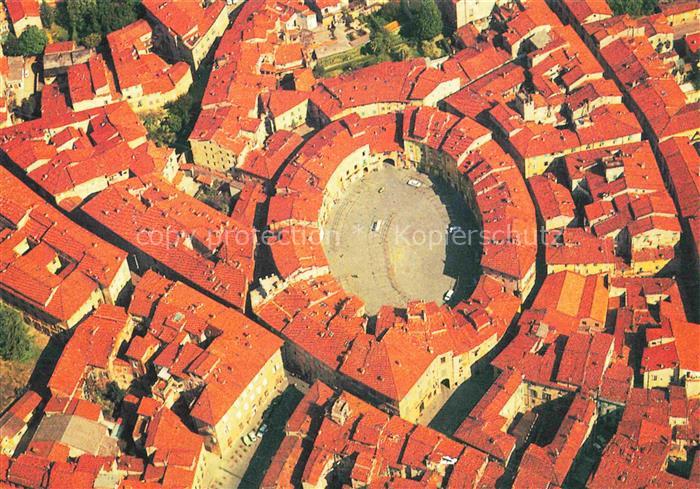 LUCCA Toscana IT Anfiteatro-Romano Fliegeraufnahme Altstadt rote-Daecher ovaler-