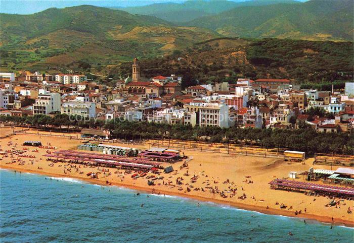 CALELLA de Mar Calella de la Costa ES Strand Meer Strandcabinen Kirchturm Kueste