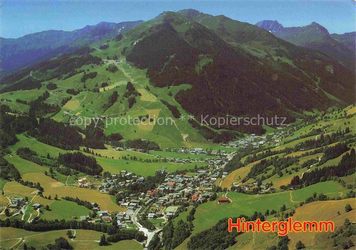 Hinterglemm Saalbach Pinzgau Pongau AT Zwoelferkogel Talblick Skigebiet Bergdorf