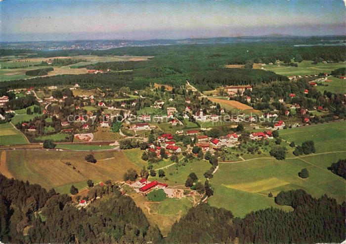 Icking Isartal Bayern Luftbild Dorfansicht Kirchturm Felder Wald Isartal