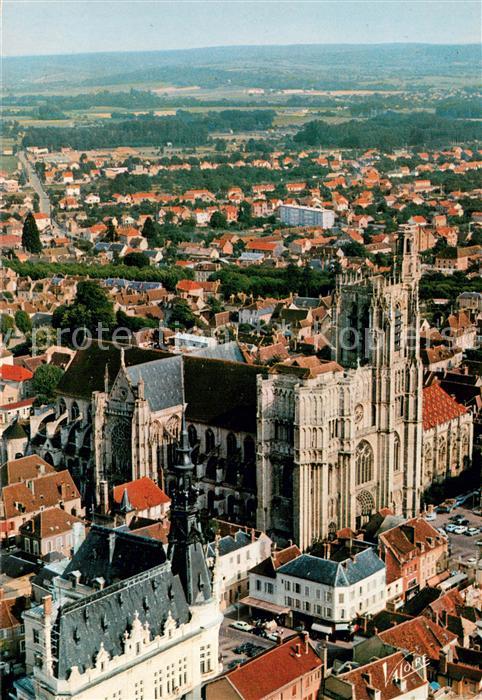 Sens 89 La cathedrale Saint Etienne avec sa tou
