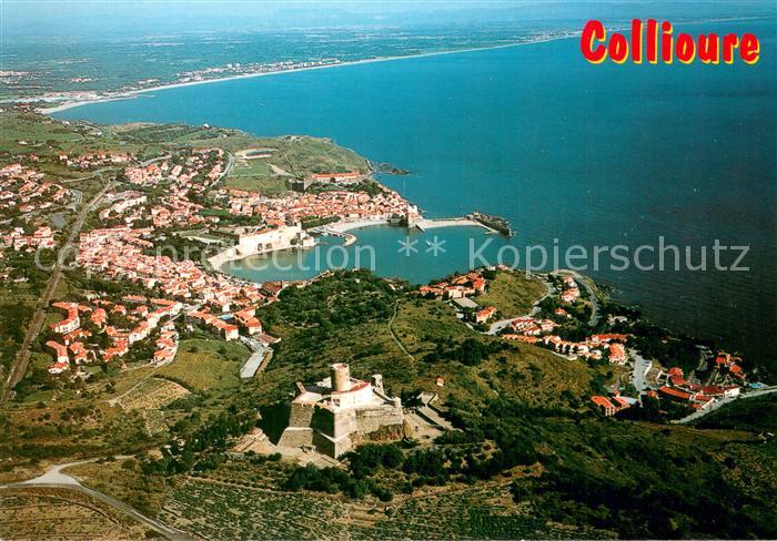 Collioure 66 Vue aerienne au 1er plan le fort St Elme