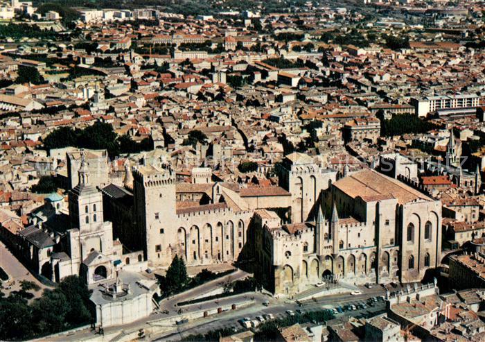 Avignon Vaucluse Le Palais des Papes Cathedrale ND des Doms Vue aerienne