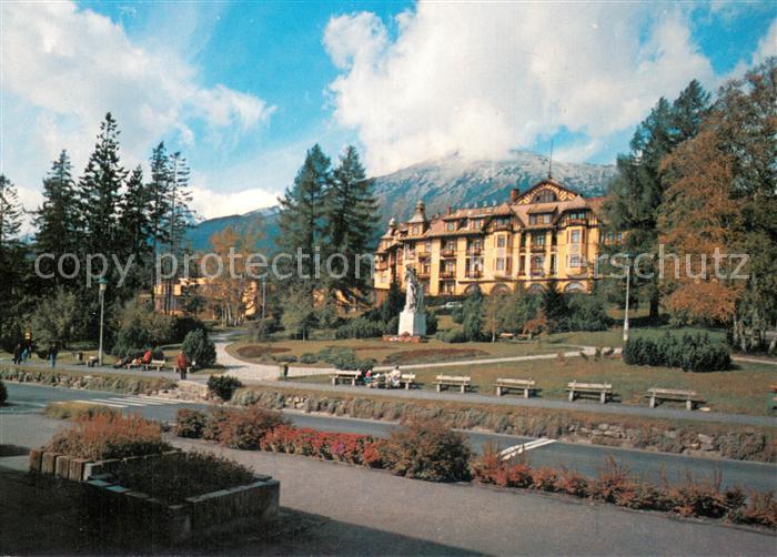 Vysoke Tatry Hotel Grand v Starom Smokovci v pozadi svah Slavkovskeho stitu