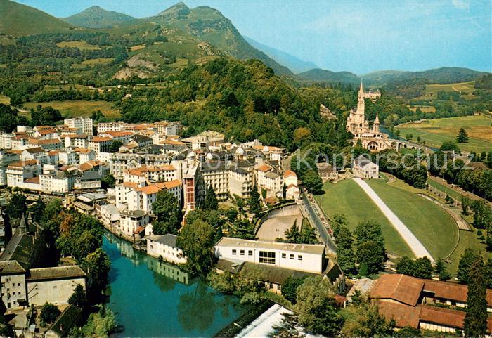 Lourdes Hautes Pyrenees Vue aérienne sur les basiliques et le g