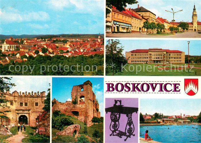 Boskovice CZ Panorama Renesancni brana hradu a cimburim Zriceniny hradu Namesti
