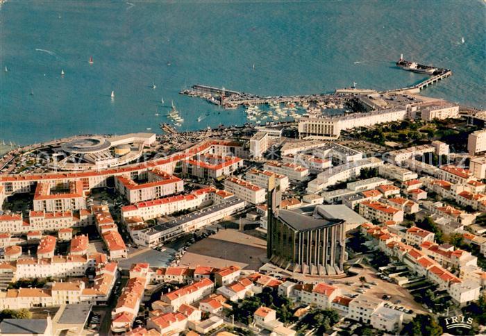 Royan 17 Eglise Notre Dame et le port vue aérien