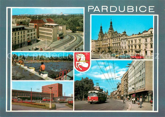 Pardubice Pardubitz CZ Pernstynovo Platz mit Rathaus Velkou rozrustaji se novou
