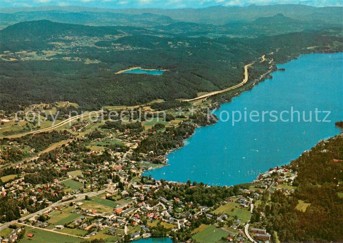 Velden Woerthersee Kur- und Badeort im Hintergrund Forstsee