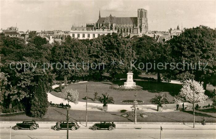 Reims 51 Square Colbert et la Cathedrale